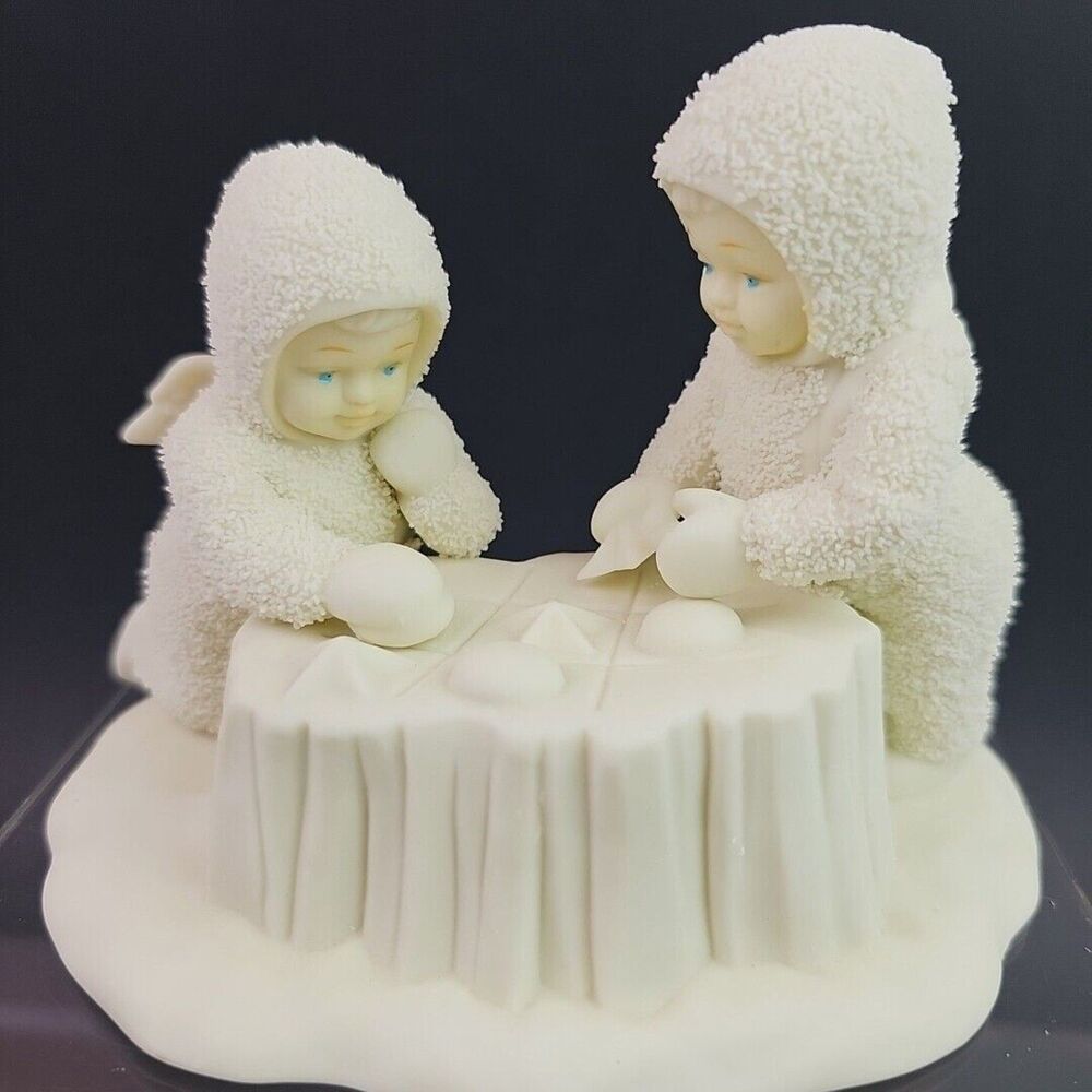 Dept 56 Snowbabies Stars in a Row Tic-Tac-Toe Holiday Figurine 68225 Boxed 4 in